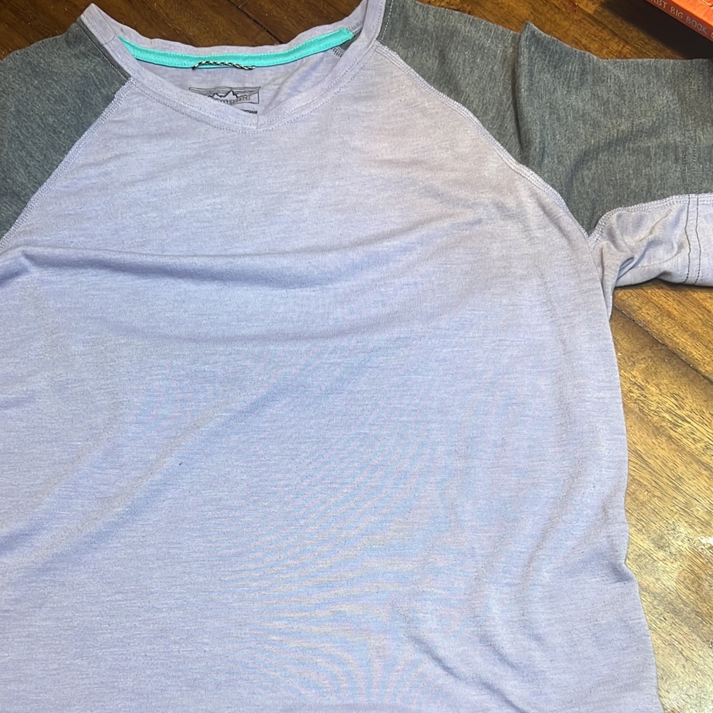Patagonia fitted tee round bottom fit